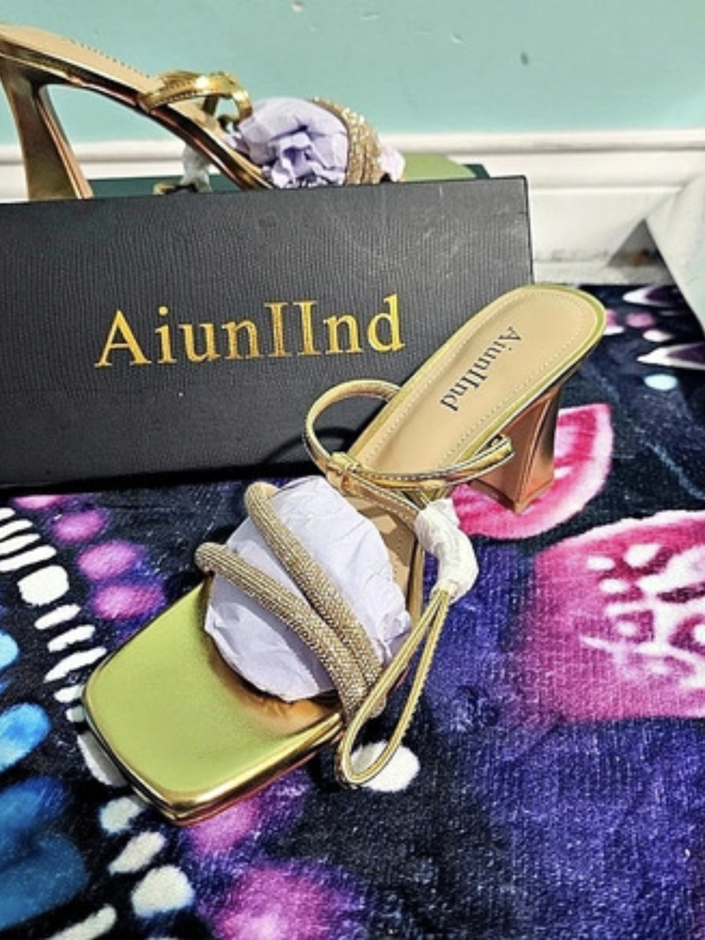 AiunIInd Embellished Heels in Green & Gold US 8.5 NWT